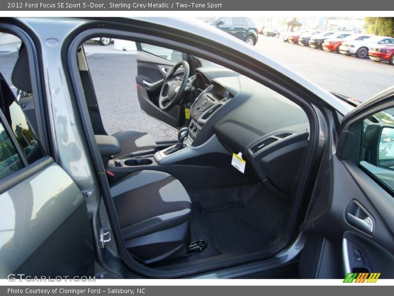 Sterling Grey Metallic / Two-Tone Sport 2012 Ford Focus SE Sport 5-Door