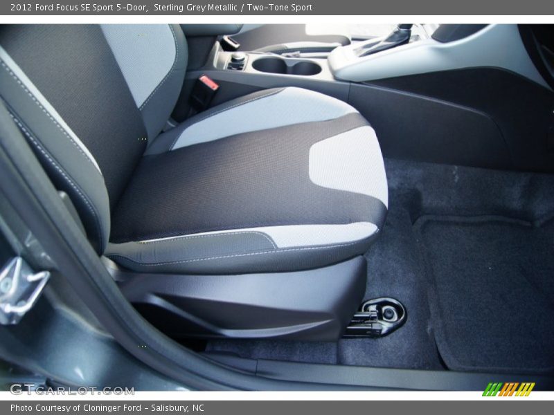 Sterling Grey Metallic / Two-Tone Sport 2012 Ford Focus SE Sport 5-Door