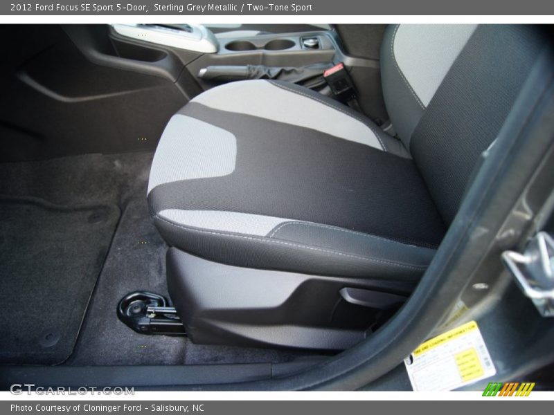 Sterling Grey Metallic / Two-Tone Sport 2012 Ford Focus SE Sport 5-Door