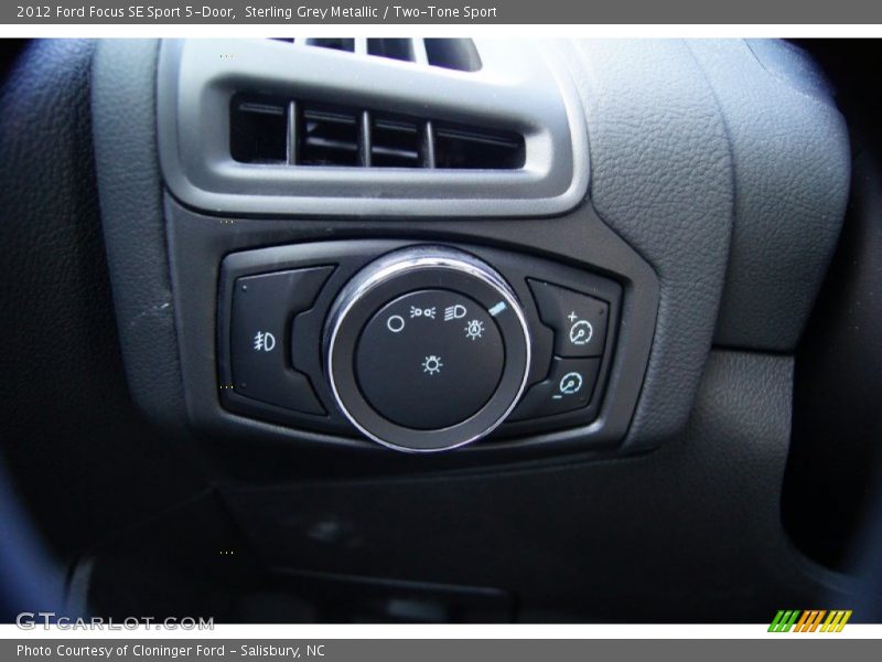 Sterling Grey Metallic / Two-Tone Sport 2012 Ford Focus SE Sport 5-Door