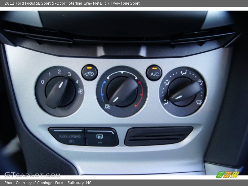 Sterling Grey Metallic / Two-Tone Sport 2012 Ford Focus SE Sport 5-Door
