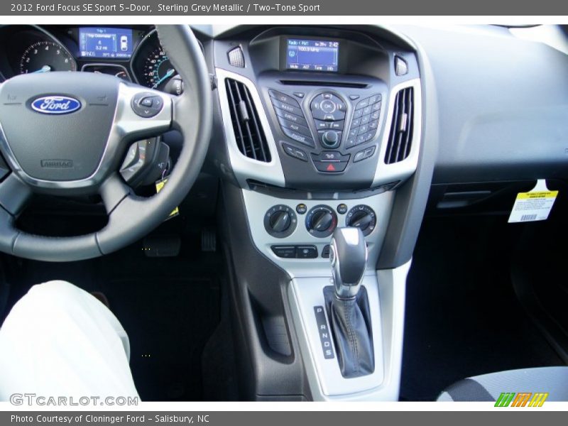 Sterling Grey Metallic / Two-Tone Sport 2012 Ford Focus SE Sport 5-Door