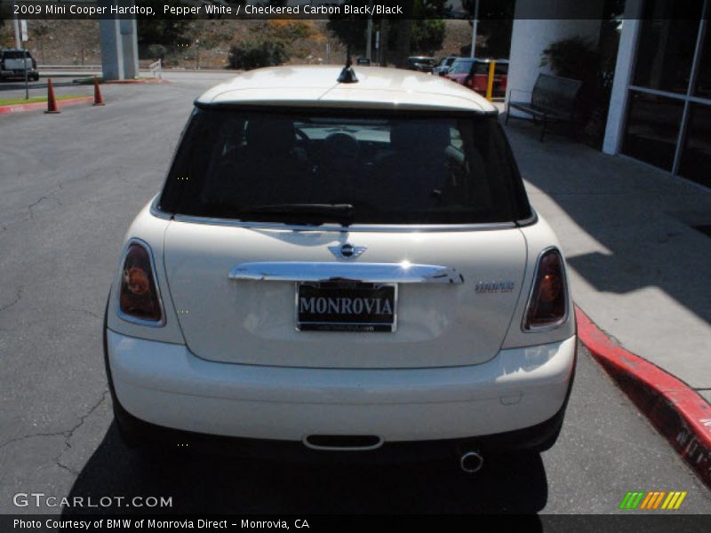 Pepper White / Checkered Carbon Black/Black 2009 Mini Cooper Hardtop