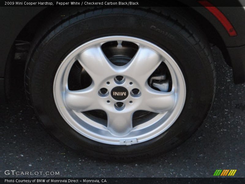 Pepper White / Checkered Carbon Black/Black 2009 Mini Cooper Hardtop