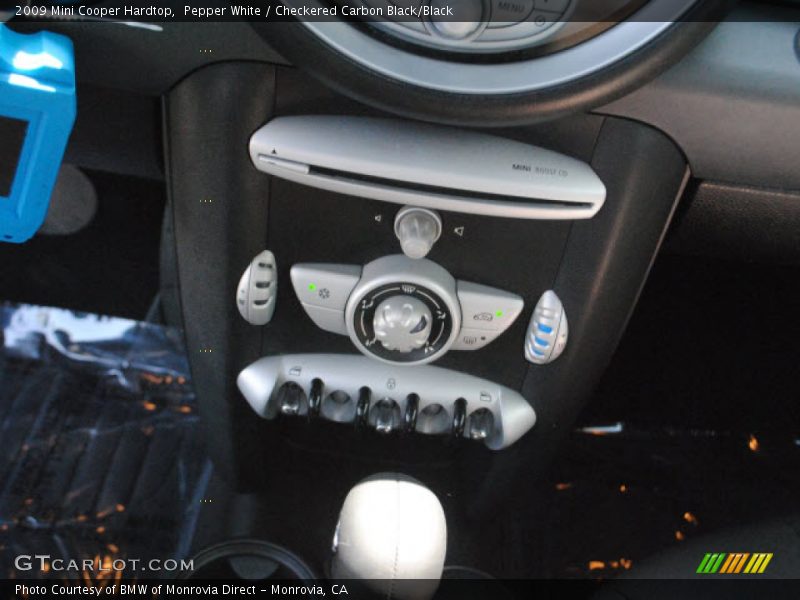 Pepper White / Checkered Carbon Black/Black 2009 Mini Cooper Hardtop
