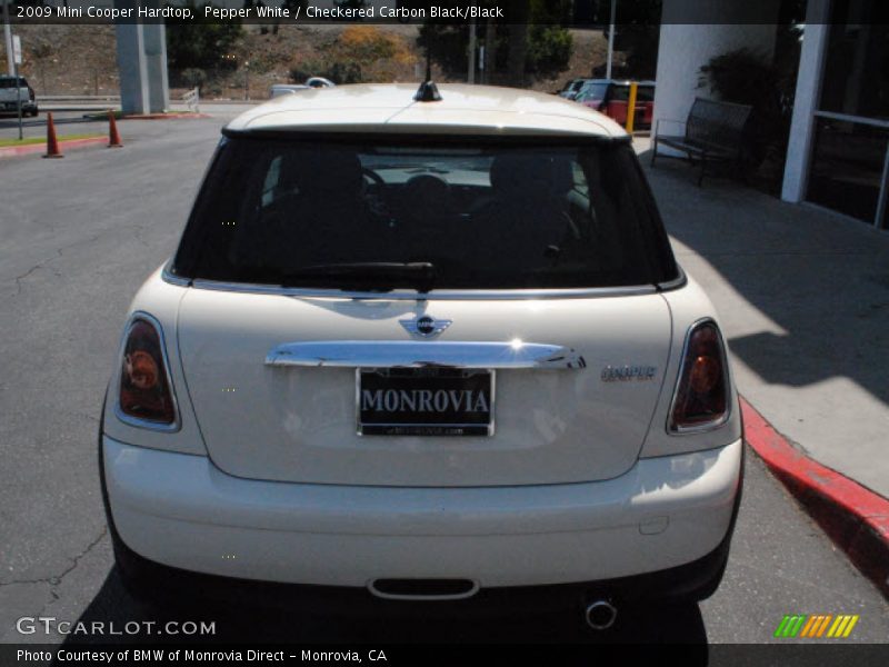 Pepper White / Checkered Carbon Black/Black 2009 Mini Cooper Hardtop