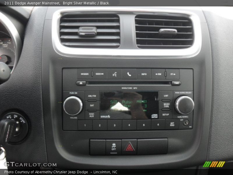 Bright Silver Metallic / Black 2011 Dodge Avenger Mainstreet