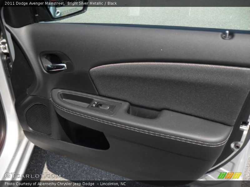 Bright Silver Metallic / Black 2011 Dodge Avenger Mainstreet