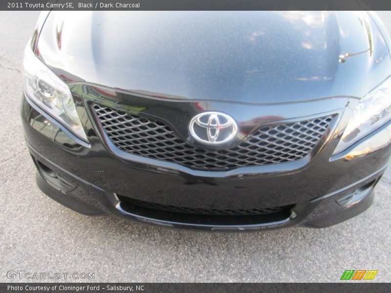 Black / Dark Charcoal 2011 Toyota Camry SE