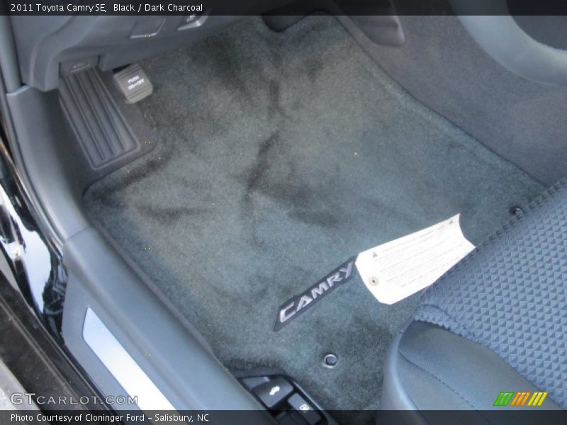 Black / Dark Charcoal 2011 Toyota Camry SE
