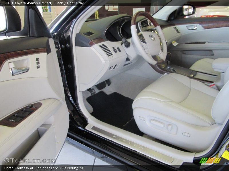 Black / Light Gray 2011 Toyota Avalon Limited