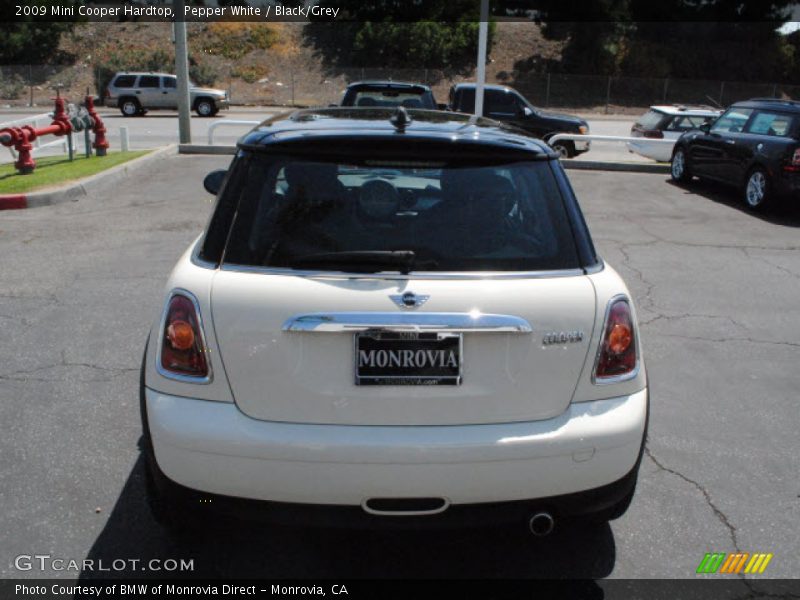 Pepper White / Black/Grey 2009 Mini Cooper Hardtop