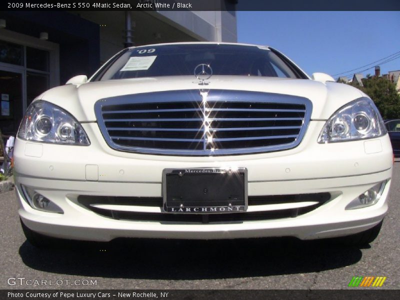 Arctic White / Black 2009 Mercedes-Benz S 550 4Matic Sedan