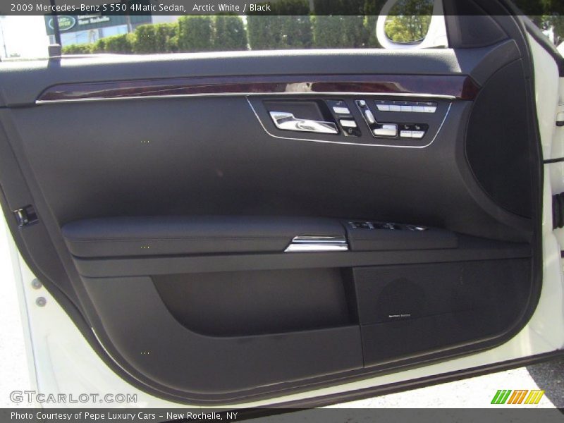 Arctic White / Black 2009 Mercedes-Benz S 550 4Matic Sedan