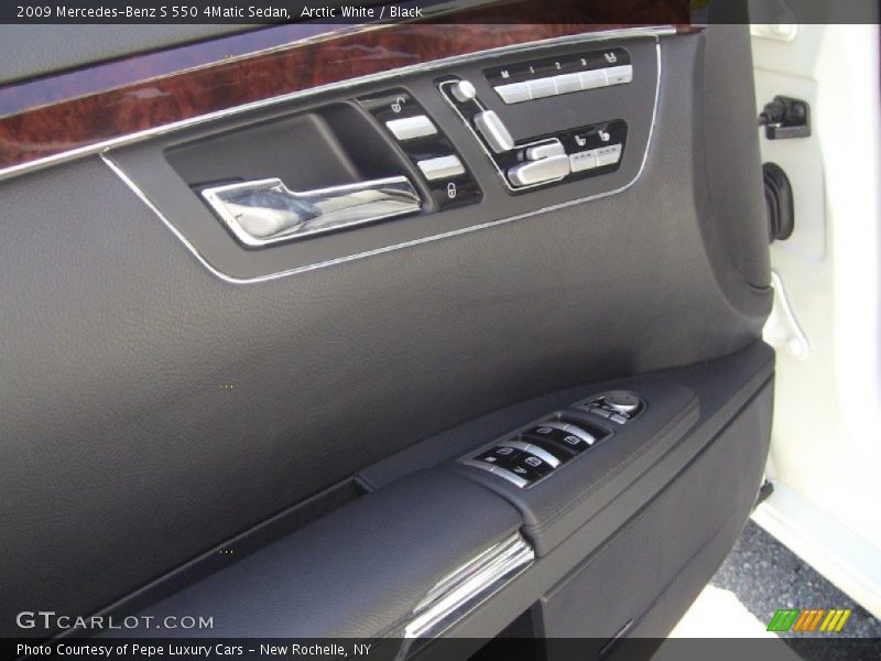 Arctic White / Black 2009 Mercedes-Benz S 550 4Matic Sedan