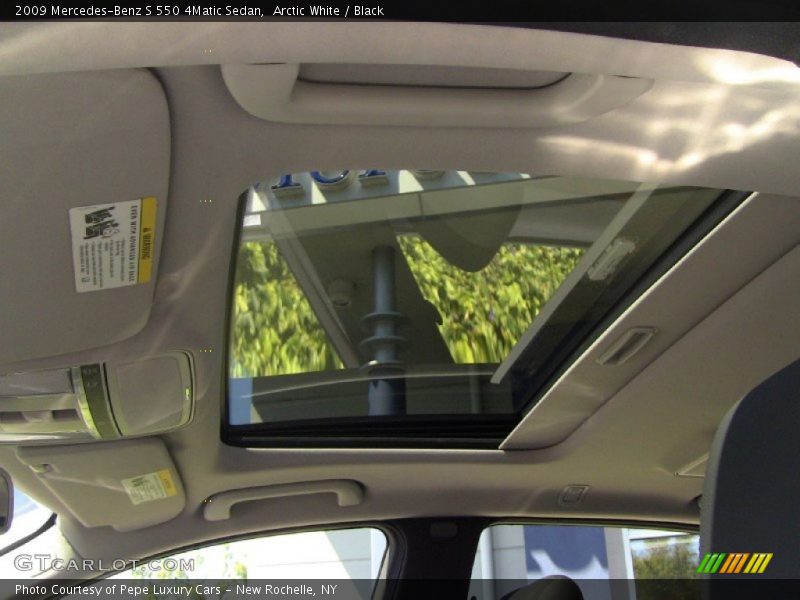 Arctic White / Black 2009 Mercedes-Benz S 550 4Matic Sedan