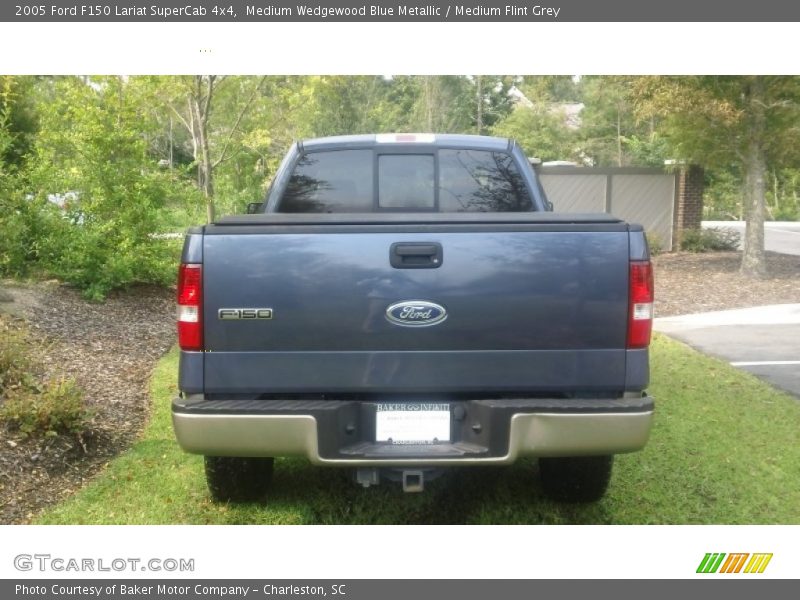 Medium Wedgewood Blue Metallic / Medium Flint Grey 2005 Ford F150 Lariat SuperCab 4x4