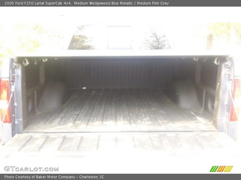 Medium Wedgewood Blue Metallic / Medium Flint Grey 2005 Ford F150 Lariat SuperCab 4x4