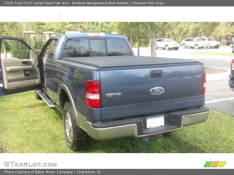 Medium Wedgewood Blue Metallic / Medium Flint Grey 2005 Ford F150 Lariat SuperCab 4x4