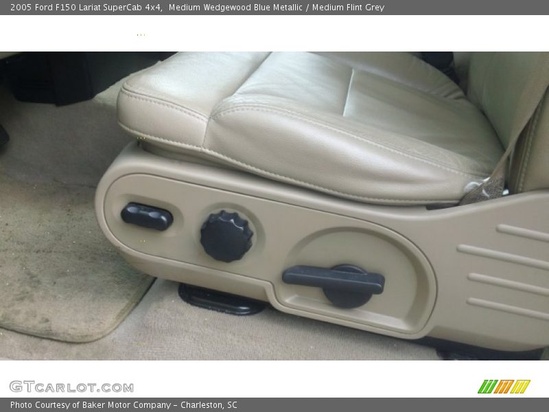 Medium Wedgewood Blue Metallic / Medium Flint Grey 2005 Ford F150 Lariat SuperCab 4x4