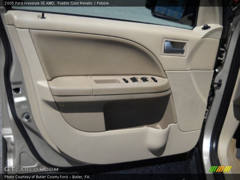 Door Panel of 2005 Freestyle SE AWD