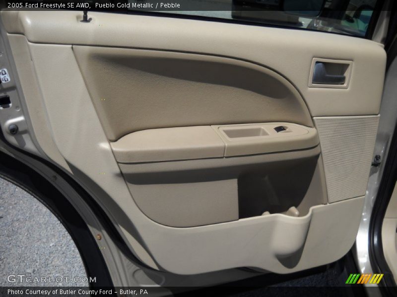 Door Panel of 2005 Freestyle SE AWD