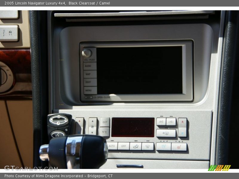 Black Clearcoat / Camel 2005 Lincoln Navigator Luxury 4x4