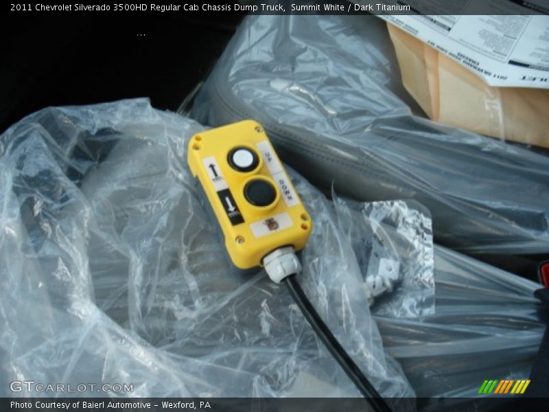 Summit White / Dark Titanium 2011 Chevrolet Silverado 3500HD Regular Cab Chassis Dump Truck