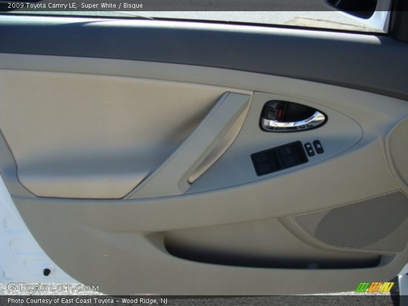 Super White / Bisque 2009 Toyota Camry LE