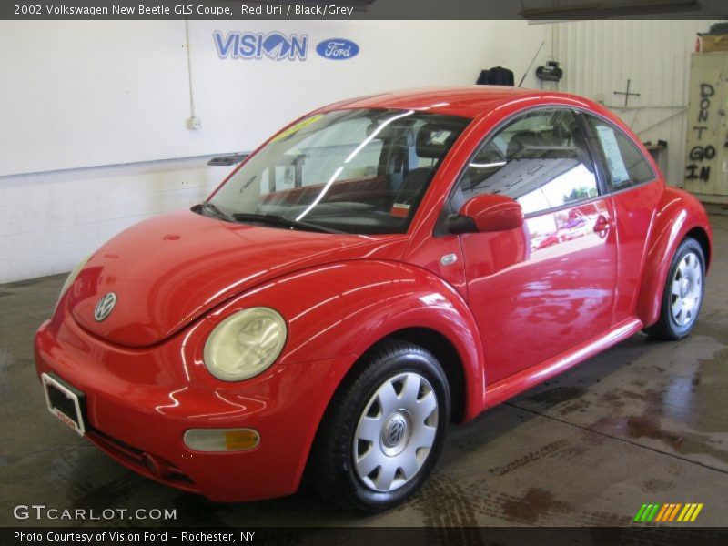 Red Uni / Black/Grey 2002 Volkswagen New Beetle GLS Coupe