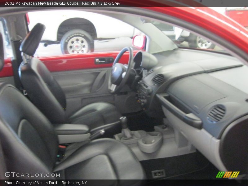 Red Uni / Black/Grey 2002 Volkswagen New Beetle GLS Coupe