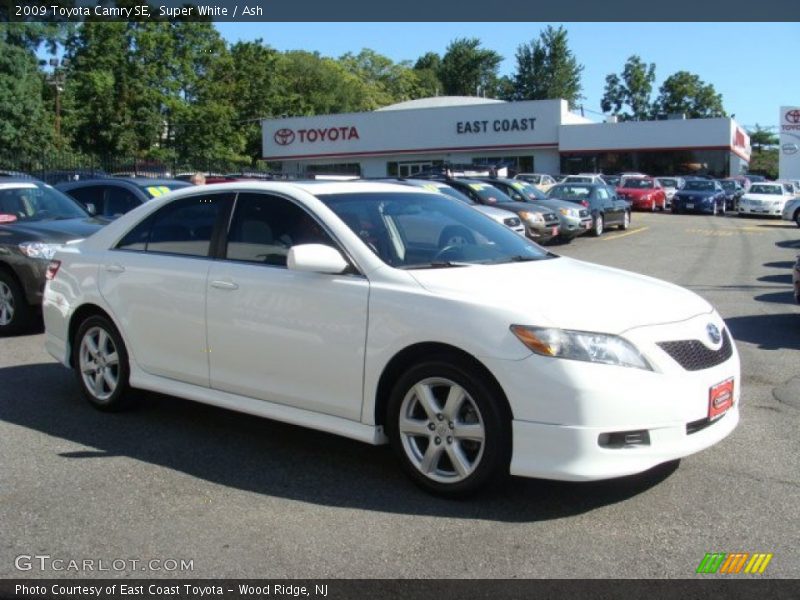 Super White / Ash 2009 Toyota Camry SE