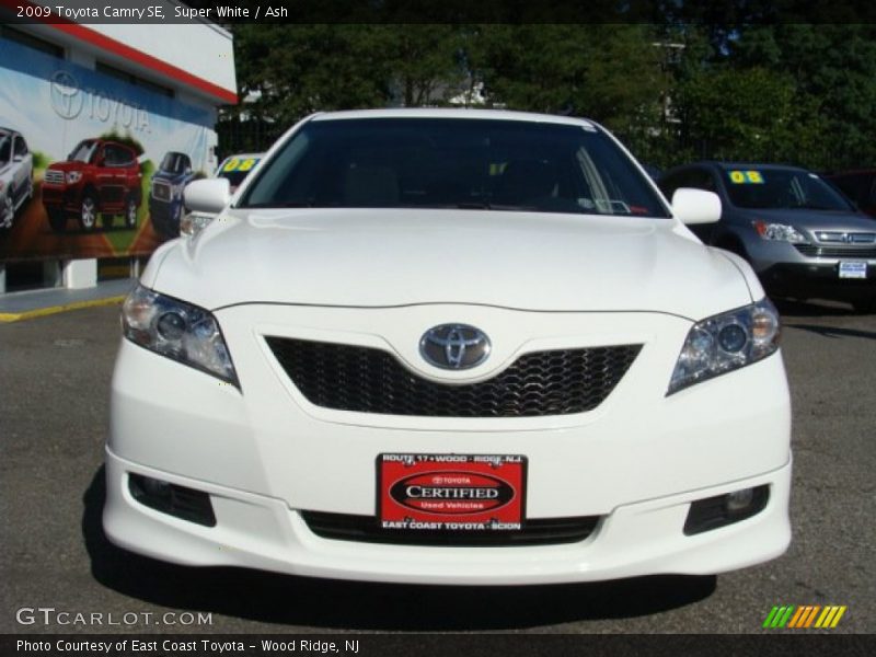 Super White / Ash 2009 Toyota Camry SE