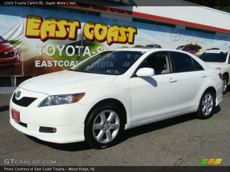 Super White / Ash 2009 Toyota Camry SE