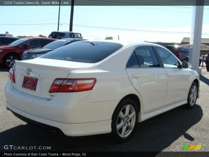 Super White / Ash 2009 Toyota Camry SE
