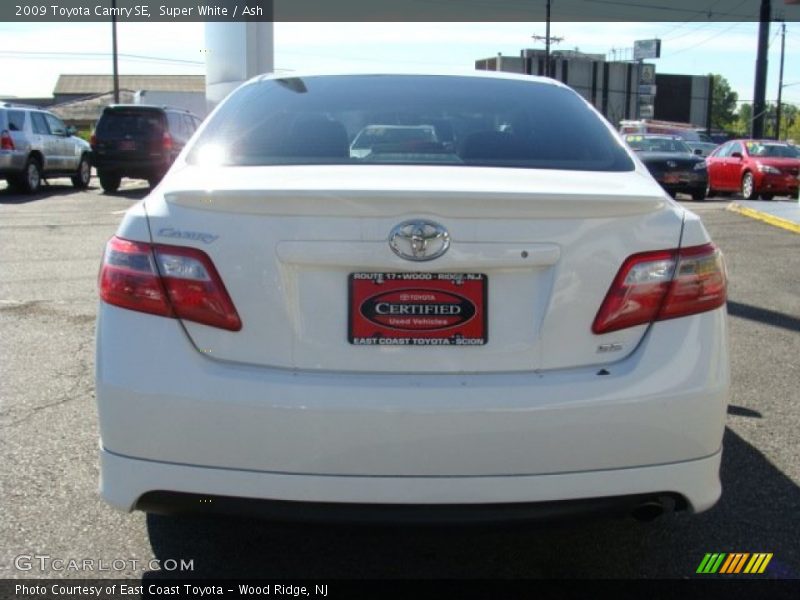 Super White / Ash 2009 Toyota Camry SE