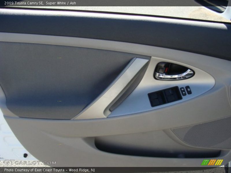 Super White / Ash 2009 Toyota Camry SE