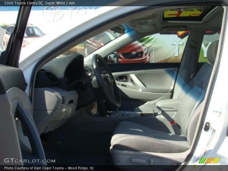 Super White / Ash 2009 Toyota Camry SE