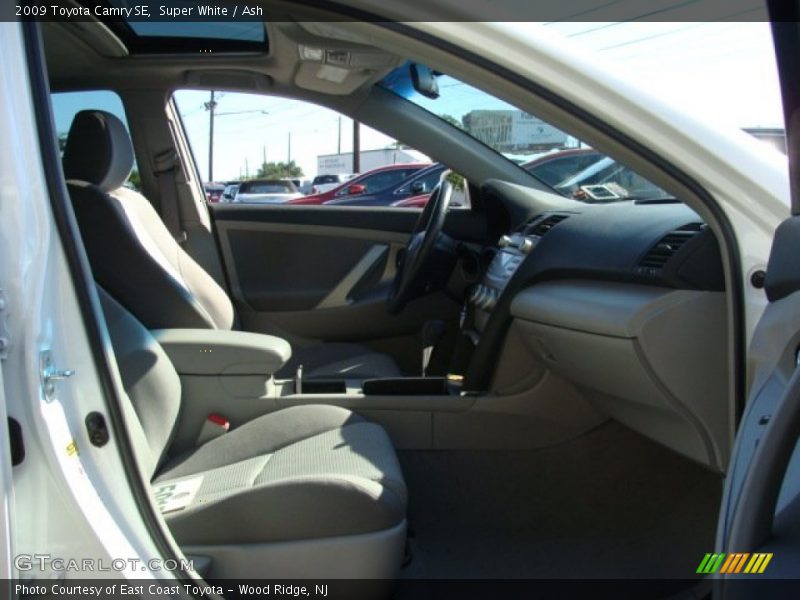 Super White / Ash 2009 Toyota Camry SE