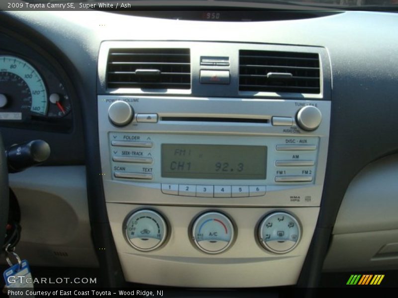 Super White / Ash 2009 Toyota Camry SE