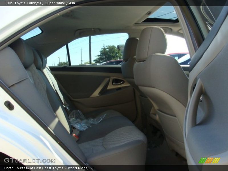 Super White / Ash 2009 Toyota Camry SE