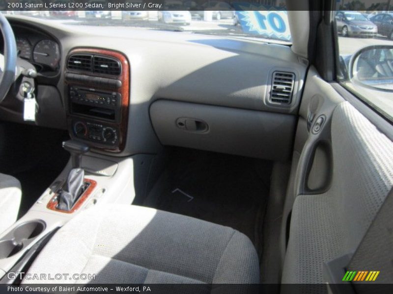 Bright Silver / Gray 2001 Saturn L Series L200 Sedan