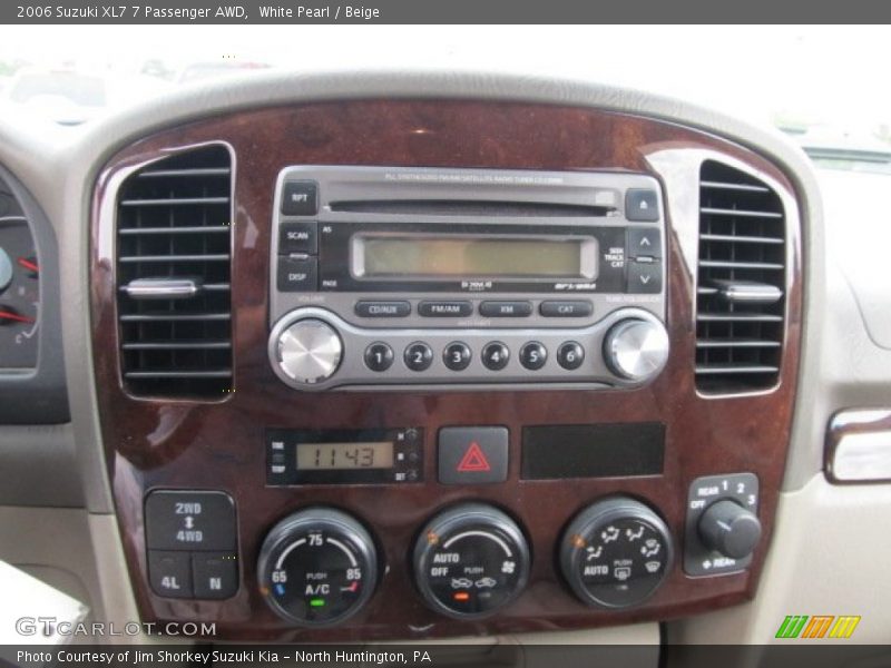 Controls of 2006 XL7 7 Passenger AWD