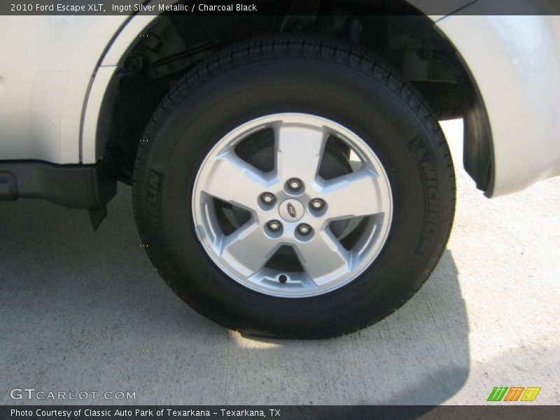 Ingot Silver Metallic / Charcoal Black 2010 Ford Escape XLT