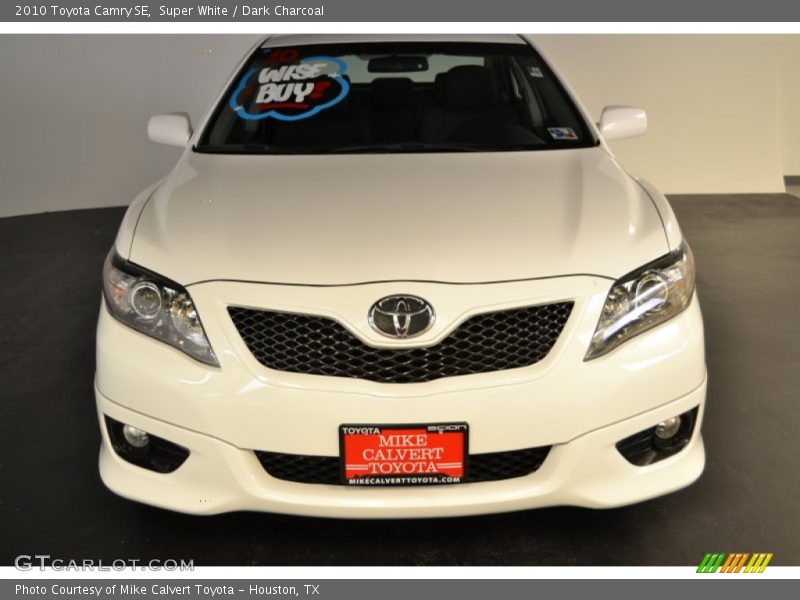 Super White / Dark Charcoal 2010 Toyota Camry SE