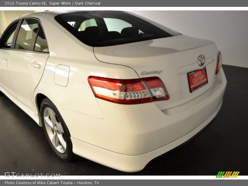 Super White / Dark Charcoal 2010 Toyota Camry SE