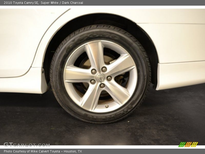Super White / Dark Charcoal 2010 Toyota Camry SE