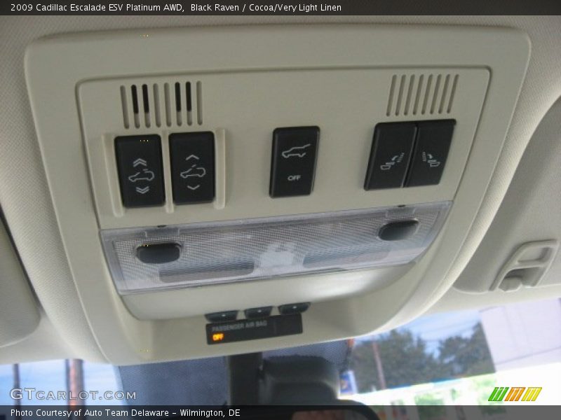 Controls of 2009 Escalade ESV Platinum AWD