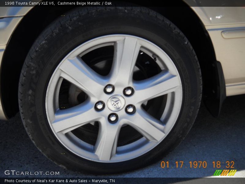 Cashmere Beige Metallic / Oak 1998 Toyota Camry XLE V6