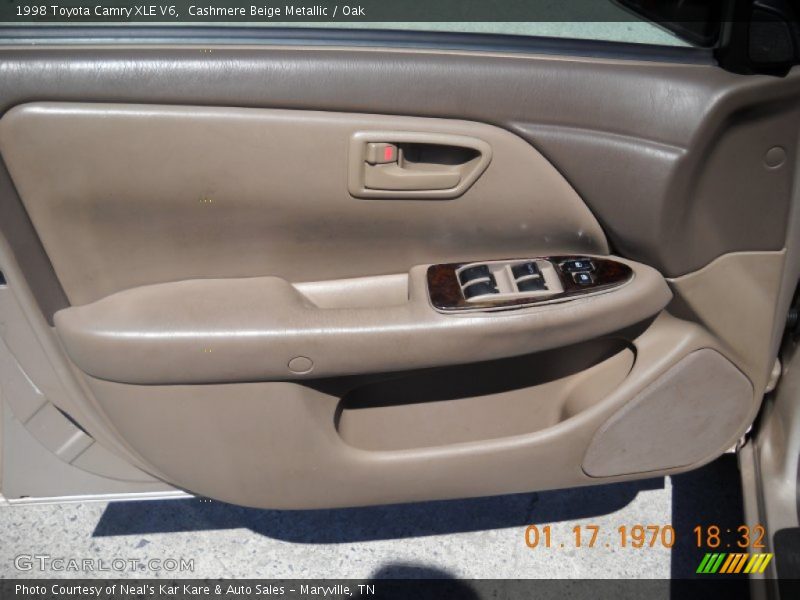 Cashmere Beige Metallic / Oak 1998 Toyota Camry XLE V6